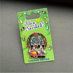 Limited Edition Viva Navidad Disney pin